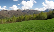 10 Eccomi a Piazzoli, sguardo verso le montagne della Valtaleggio...